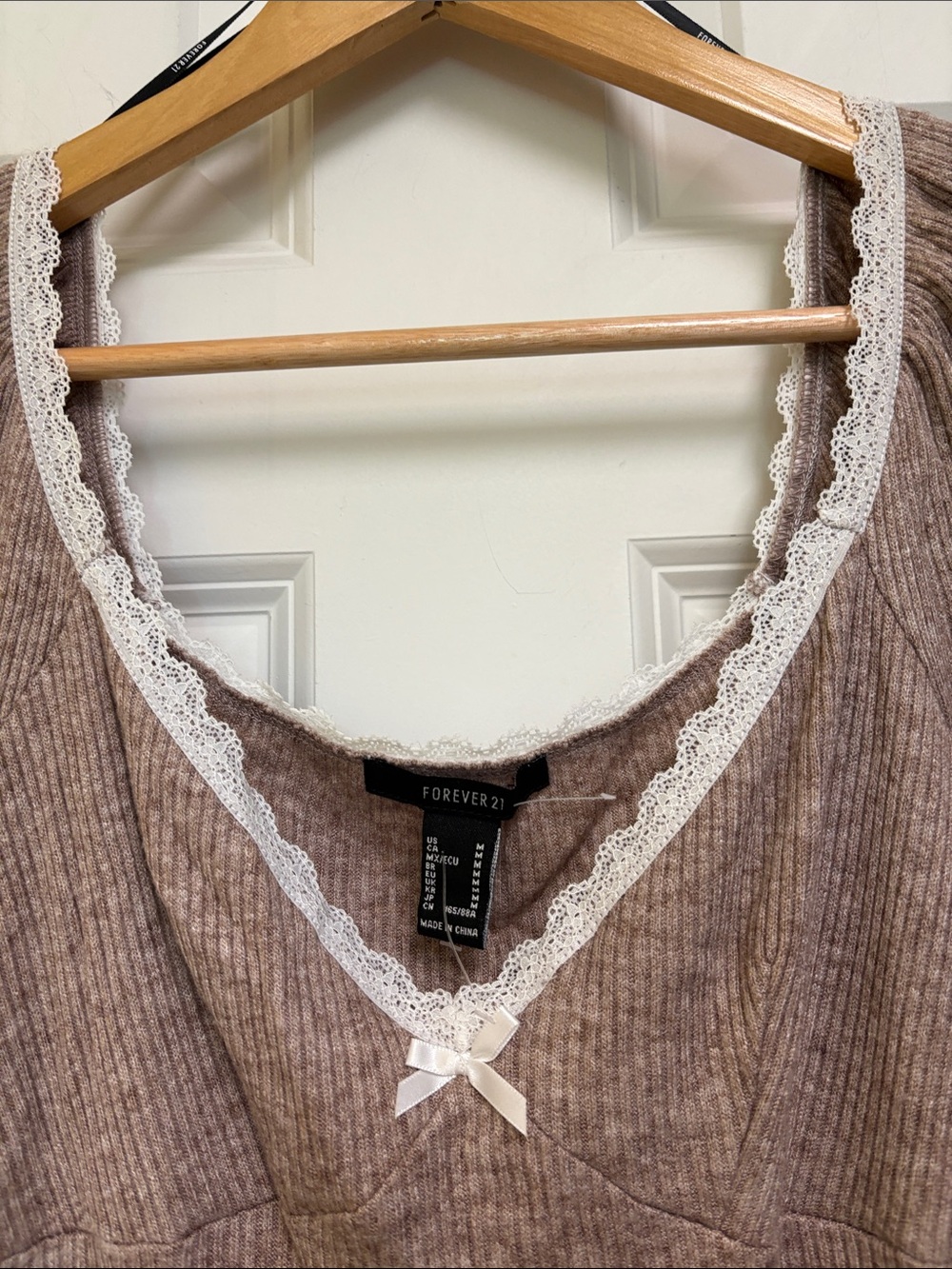 NWOT Forever 21 Taupe Ribbed Long Sleeve V-Neck Dress with Lace Trim - Picture 5 of 9